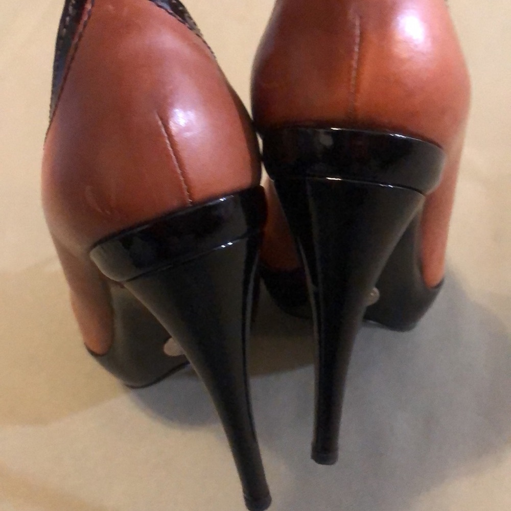 Dolce Gabbana Vero cuoio  Open Toe brown/ black color leather Heels. Size 39- 9” - Picture 5 of 16